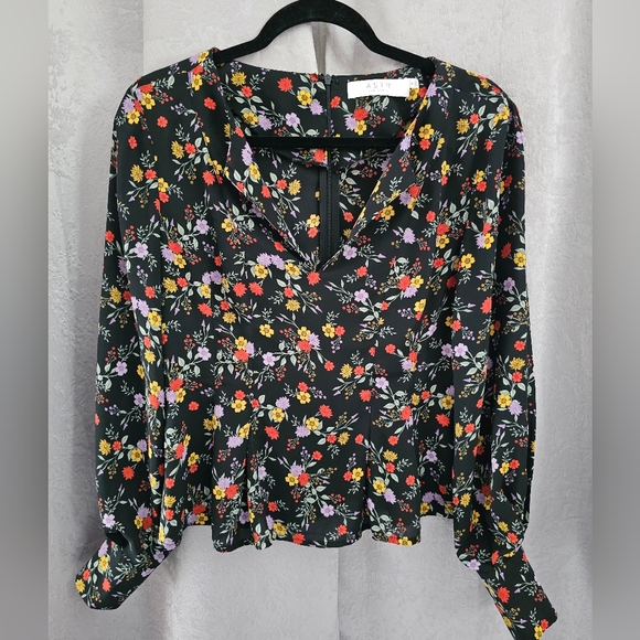Astr The Label Black & Floral Bishop Sleeve Blouse, Size small - Picture 9 of 9